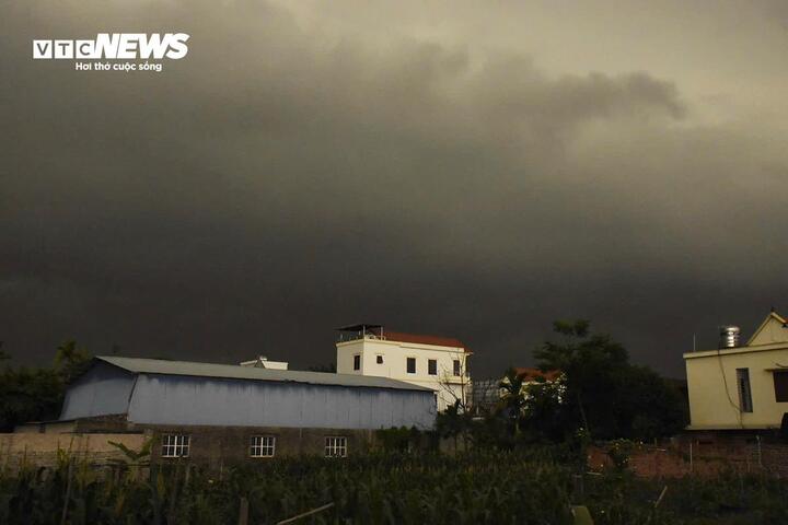 Ổ mây dông đã bao trùm nhiều khu vực tại miền Bắc.