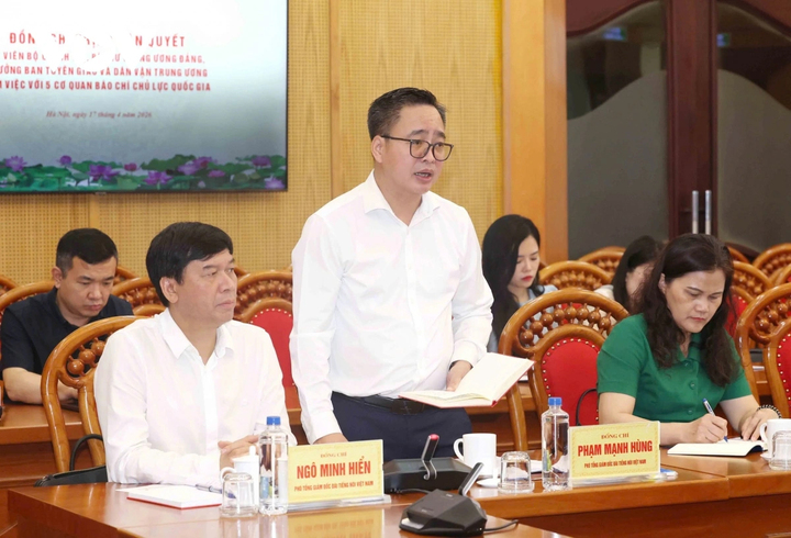 Phó Tổng Giám đốc Đài Tiếng nói Việt Nam Phạm Mạnh Hùng phát biểu tại buổi làm việc.