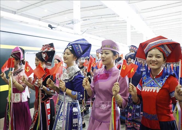 Lễ tiễn Tổng Bí thư, Chủ tịch nước Tô Lâm cùng Phu nhân tại ga Nam Ninh Đông, Thành phố Nam Ninh. Ảnh: Thống Nhất/TTXVN