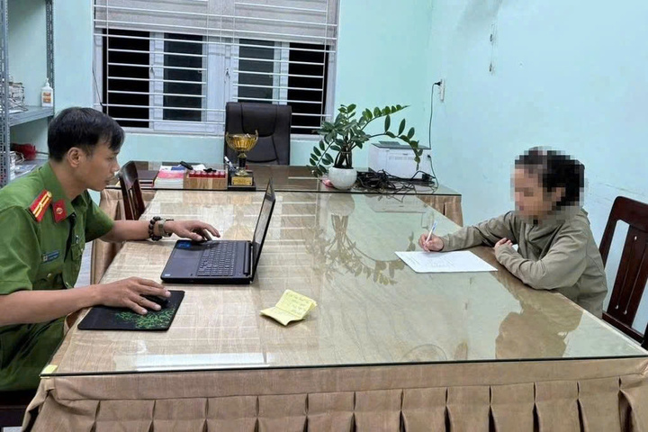 Công an làm việc với N.L.T.T. (Ảnh: C.A)