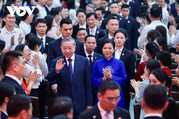 Tổng Bí thư, Chủ tịch nước Tô Lâm tới thăm Di tích Khu học xá Trung ương hay còn gọi là trường Dục Tài Nam Ninh.