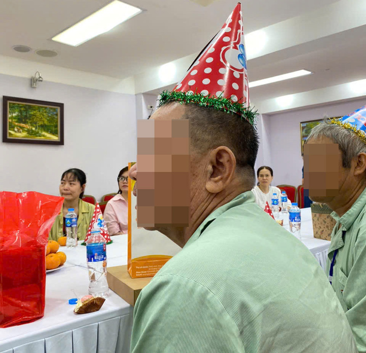 Lần đầu tiên ông Q. được tổ chức sinh nhật.