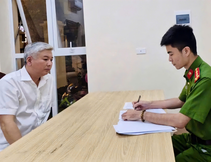 Nguyễn Ngọc Ngân tại cơ quan công an.