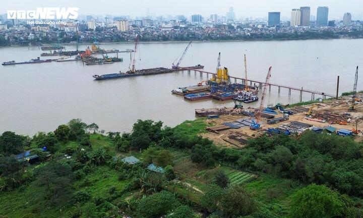 Dự án cầu Trần Hưng Đạo là một trong những công trình giao thông trọng điểm của Hà Nội triển khai trong năm 2025, thuộc nhóm dự án vượt sông Hồng nhằm hoàn thiện hệ thống hạ tầng khung của Thủ đô, với tổng mức đầu tư gần 16.000 tỷ đồng.