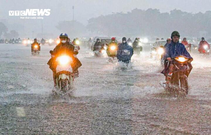 Ngày 19/4, mưa dông vẫn xuất hiện ở miền Bắc và Thanh Hóa. (Ảnh minh hoạ)