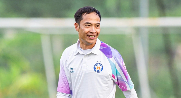 Huấn luyện viên Lê Đức Tuấn tiếp tục ở lại SHB Đà Nẵng.