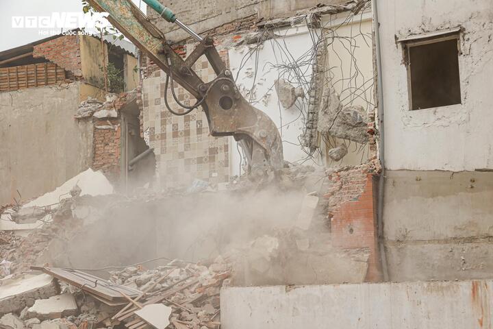 Người dân tháo dỡ, di dời trả mặt bằng thi công cầu 16.000 tỷ đồng ở Hà Nội - 14