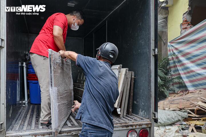 Người dân tháo dỡ, di dời trả mặt bằng thi công cầu 16.000 tỷ đồng ở Hà Nội - 5