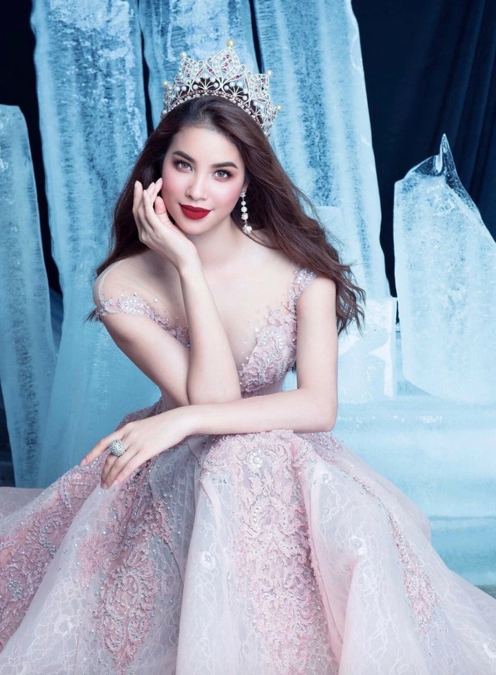 Thời điểm đó, Phạm Hương từng được xem là biểu tượng của vẻ đẹp hiện đại, tự tin và chuyên nghiệp. Dù không đi sâu tại Miss Universe 2015, cô vẫn gây ấn tượng mạnh với thần thái, kỹ năng trình diễn và khả năng giao tiếp. Công chúng khi ấy ưu ái gọi cô là "hoa hậu quốc dân".