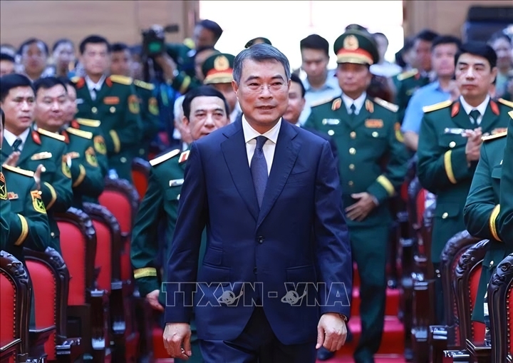 Thủ tướng Lê Minh Hưng thăm làm việc với Quân khu 4.