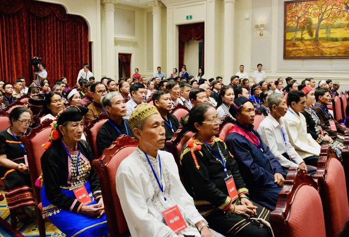 Các đại biểu tham dự buổi gặp mặt.