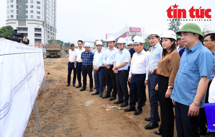 Chủ tịch UBND TP Hà Nội cùng đoàn công tác kiểm tra tiến độ Quốc lộ 21B và đường 70.