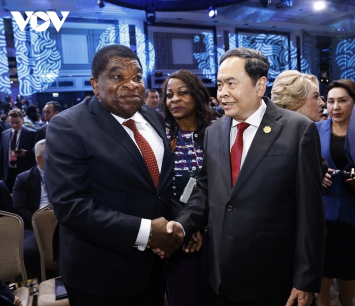 Chủ tịch Quốc hội Trần Thanh Mẫn trao đổi với Tổng Thư ký IPU Martin Chungong tại Lễ khai mạc IPU-152.