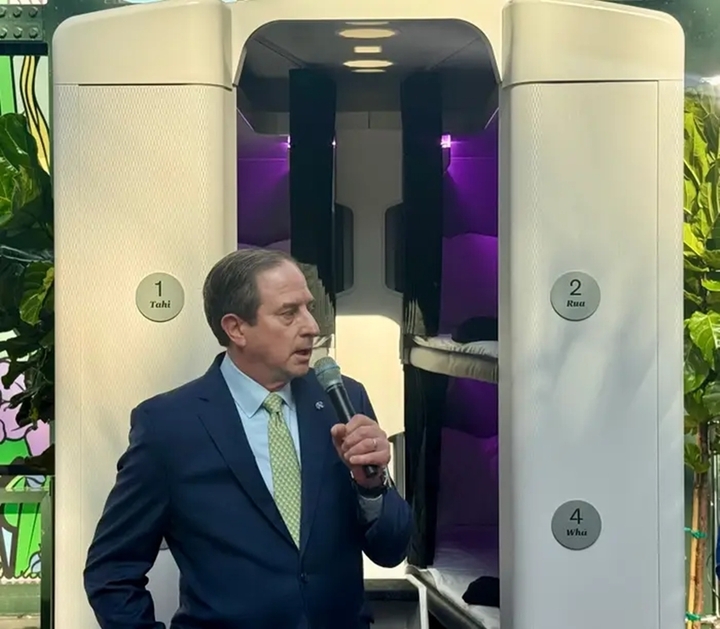 Skynest được đặt ở khu vực giữa máy bay, thay thế một phần khu bếp và chỉ làm giảm 5 ghế phổ thông. (Ảnh: Taylor Rains/Business Insider)