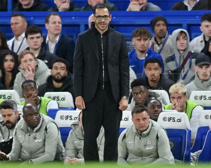 HLV Liam Rosenior rơi vào tâm bão chỉ trích. (Nguồn: The Guardian)