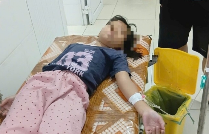 Một bệnh nhân bị ngộ độc đang được điều trị tại bệnh viện Đa khoa Diễn Châu.