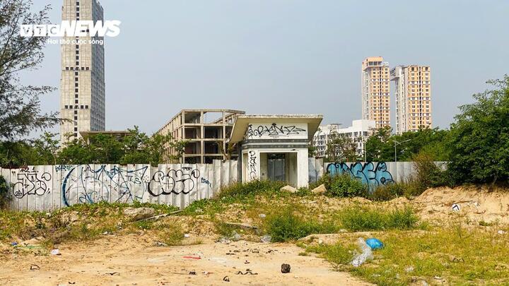 Hình ảnh nhếch nhác tại siêu dự án 11.000 tỷ đồng.