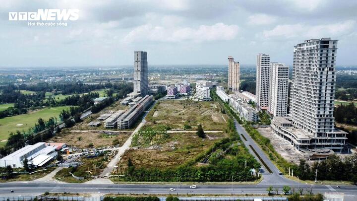 Tháng 6/2016, dự án Khu nghỉ dưỡng và nhà ở cao cấp The Empire (tên thương mại Cocobay) do Công ty Cổ phần Đầu tư phát triển và xây dựng Thành Đô làm chủ đầu tư chính thức khởi công xây dựng.