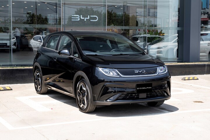 BYD Dolphin 2026 tăng kích thước chiều dài thêm 165 mm so với phiên bản cũ.