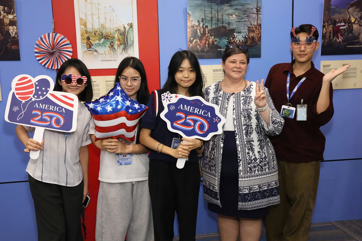 Triển lãm 'Founders Museum' đến với các bạn trẻ Hà Nội - 2