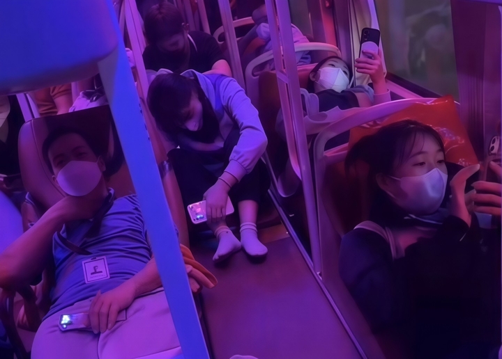 Xe khách chở quá 6 người, tài xế và chủ xe bị phạt 15 triệu. (Ảnh: Công an Bắc Ninh)