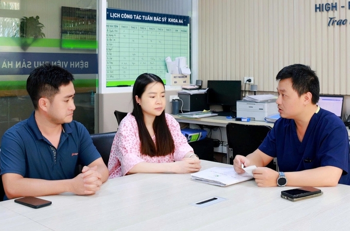 Bác sĩ Trương Minh Phương tư vấn sức khoẻ cho vợ chồng chị L.