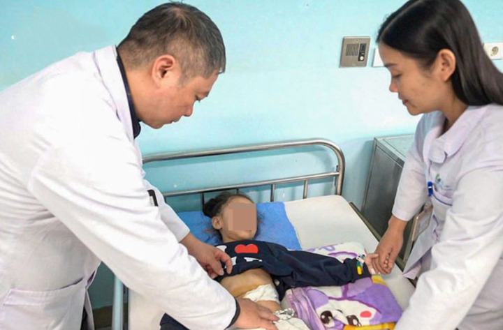 Sức khỏe của bé gái được cải thiện rõ rệt sau phẫu thuật. (Ảnh: BV Nhi TƯ)