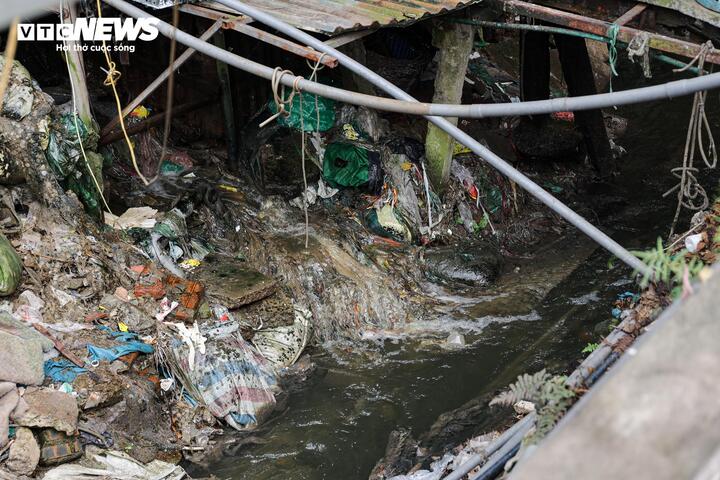 Cảnh ô nhiễm kéo dài tại chợ cá lớn nhất Hà Nội trước ngày bị giải tỏa - 12