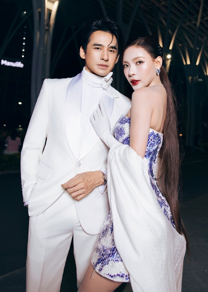 Thời gian qua, Lương Thế Thanh nhận nhiều phản ứng trái chiều với vai Dũng của chồng trong phim "Bóng ma hạnh phúc". Trước tranh cãi, Thúy Diễm gửi lời động viên chồng. Cô cho rằng cả hai đều hiểu nghề diễn là hóa thân theo kịch bản, việc nhân vật gây tranh cãi càng chứng tỏ vai diễn thành công. Đồng thời, cô nhắn nhủ chồng yên tâm, tiếp tục tập trung cho sự nghiệp và không ngại thử sức với những dạng vai gai góc hơn.