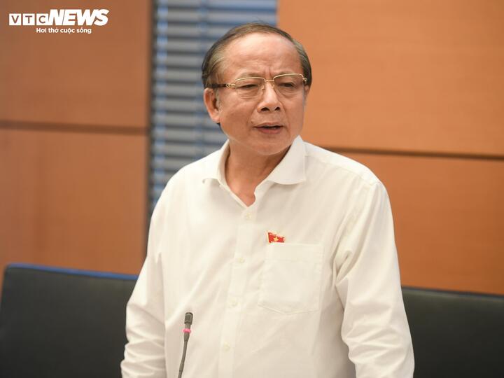 Đại biểu Nguyễn Văn Thân phát biểu. (Ảnh: Viên Minh)