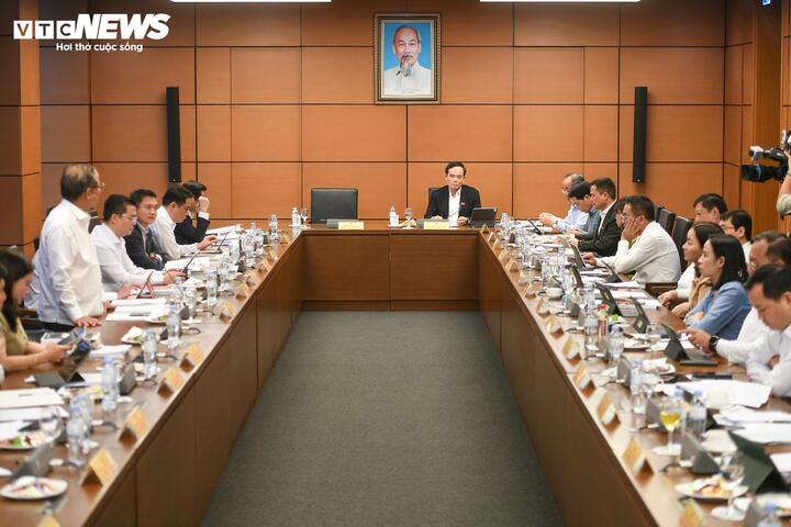 Quang cảnh phiên thảo luận sáng 20/4. (Ảnh: Viên Minh)