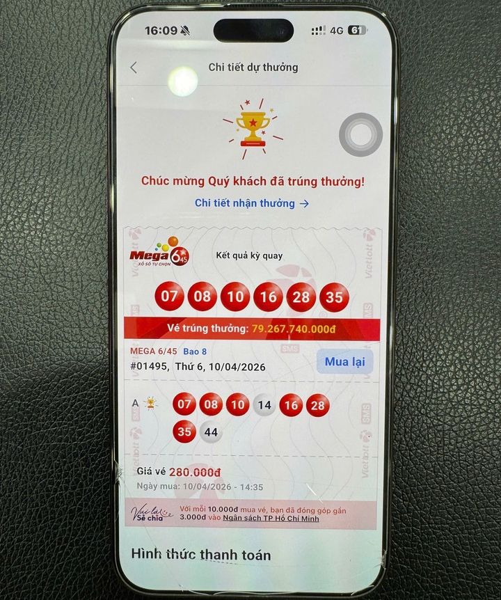 Thông báo kết quả trúng độc đắc trên điện thoại anh D. (Ảnh: Đại Việt)