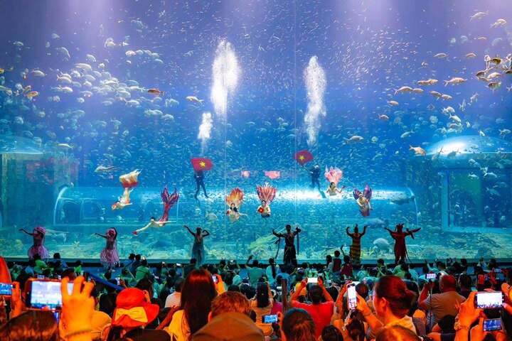 Phú Quốc United Center: Từ 'tâm điểm không ngủ' đến 'vũ trụ lễ hội' bùng nổ - 2