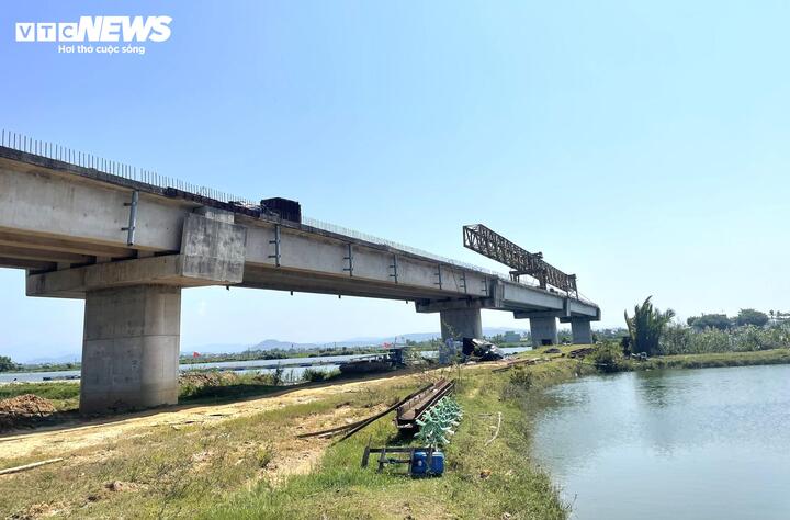 Ngoài ra, chủ đầu tư chủ trì, phối hợp với nhà thầu thi công, các cơ quan, đơn vị, địa phương liên quan rà soát, xây dựng kế hoạch chi tiết để tiếp tục triển khai thực hiện các nội dung, hạng mục, khối lượng còn lại của dự án.