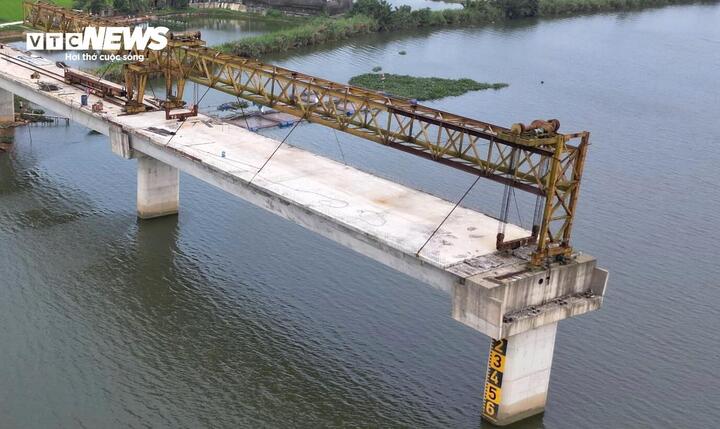 Mới đây, Phó Chủ tịch UBND TP Đà Nẵng Trần Nam Hưng chỉ đạo tăng tốc triển khai các hạng mục còn lại của dự án cầu Tam Tiến và đường dẫn. Lãnh đạo TP Đà Nẵng yêu cầu chủ đầu tư khẩn trương phối hợp với UBND xã Tam Xuân thực hiện việc bàn giao, tiếp nhận đầy đủ hồ sơ, khối lượng còn lại của dự án.