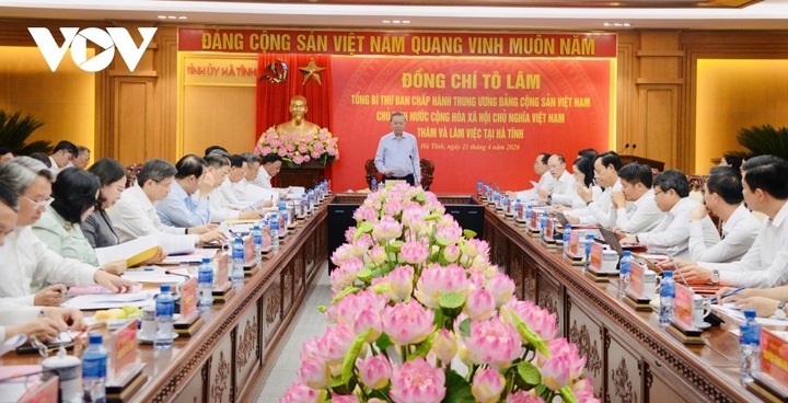 Toàn cảnh buổi làm việc.