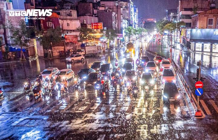 Không khí lạnh tràn về, miền Bắc mưa dông từ chiều tối mai 22/4. (Ảnh minh hoạ: Viên Minh)