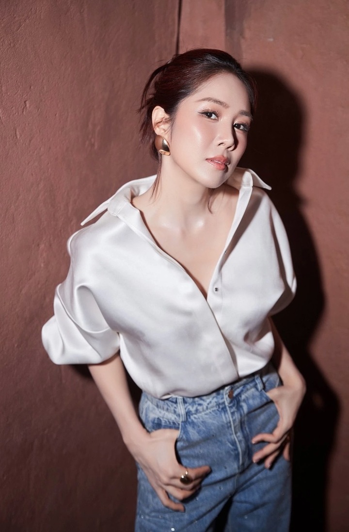 Năm 2012, cô có giải thưởng HTV đầu tiên trong sự nghiệp ở hạng mục "Nữ phụ xuất sắc nhất". Thế nhưng phải đến năm 2018, Lê Phương mới thật sự bùng nổ khi đóng chính "Gạo nếp gạo tẻ", dự án giúp cô thắng giải Nữ chính LHP Truyền hình toàn quốc lần thứ 38.