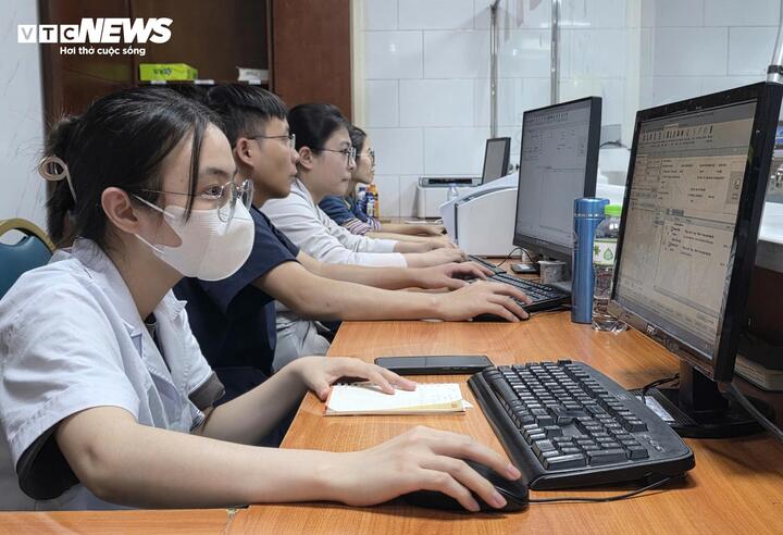 Đề xuất bác sĩ nội trú được hưởng lương và bảo hiểm xã hội. (Ảnh minh hoạ: Như Loan)