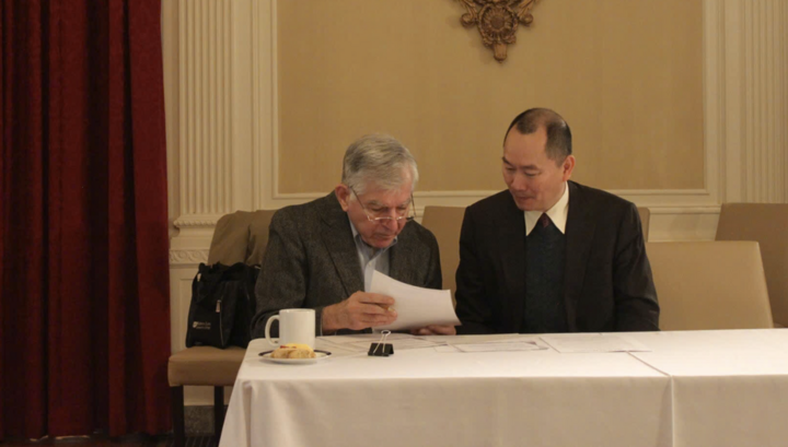 Ông Nguyễn Anh Tuấn và ông Michael Dukakis trong ngày lịch sử 12/12/2017 hội nghị Xã hội Trí tuệ Nhân tạo (AIWS) đầu tiên tại Loeb House, Đại học Harvard.