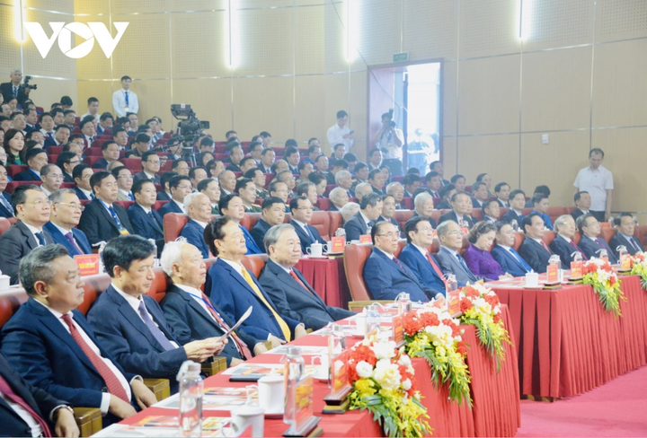 Các đại biểu dự lễ kỷ niệm.