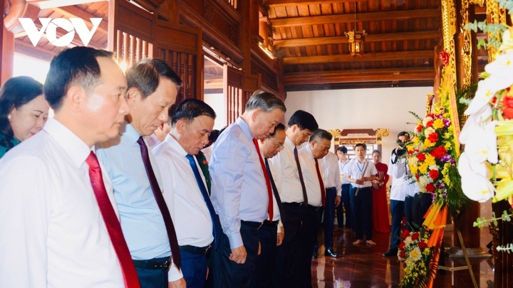 Tổng Bí thư, Chủ tịch nước Tô Lâm và đoàn công tác Trung ương dâng hoa, dâng hương tưởng nhớ Tổng Bí thư Hà Huy Tập.