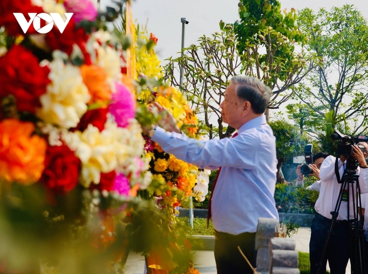 Tổng Bí thư Hà Huy Tập là một trong những nhà lý luận chính trị xuất sắc của Đảng ta.