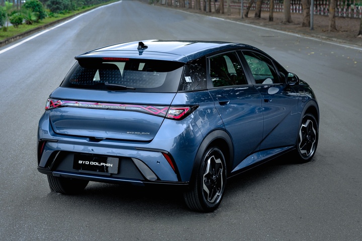 BYD Dolphin 2026 sử dụng công nghệ pin Blade nổi tiếng về độ bền và an toàn.