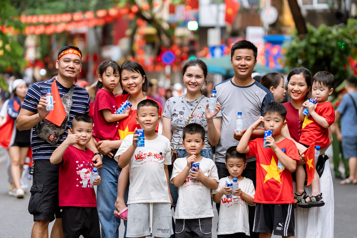 Các thiết kế của Vinamilk mang màu sắc trẻ trung, năng động hướng tới nhóm người tiêu dùng mới. (Ảnh: VN)