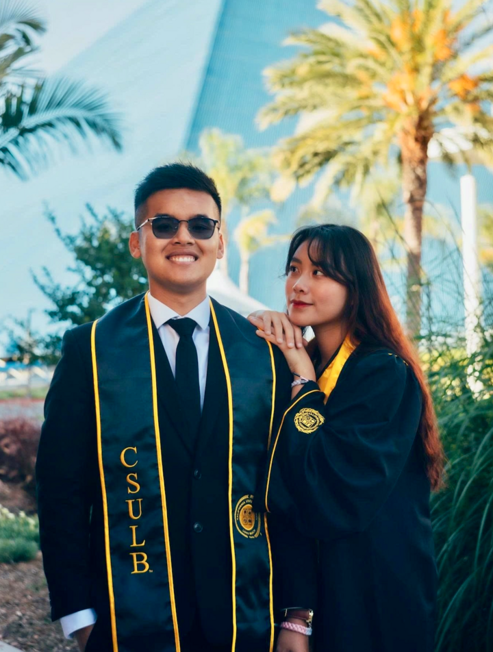 Viết Lân và vợ sắp cưới.