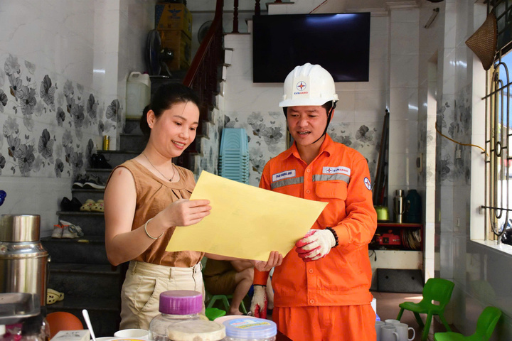 Dịch vụ điện gia tăng của EVNHANOI hỗ trợ khách hàng liên trục 24/7.