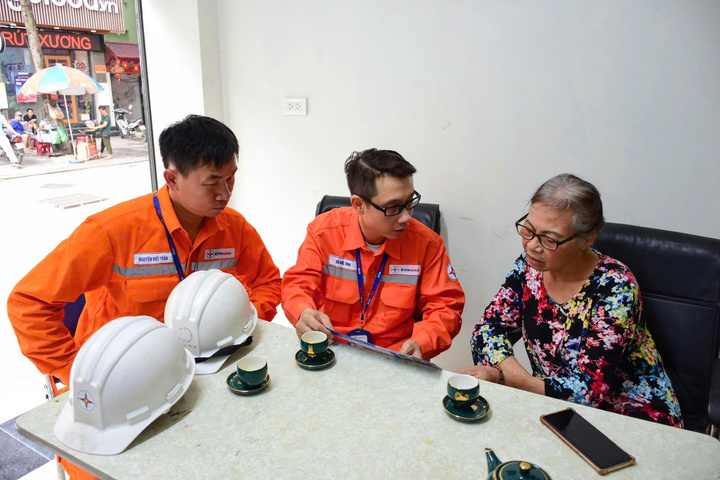 Đội ngũ kỹ thuật viên có tay nghề cao được đào tạo chính quy cung cấp các thông tin chính xác cho khách hàng.