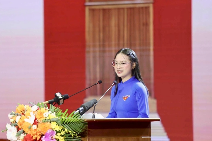 Em Bùi Hà Vy phát biểu tại Lễ kỷ niệm 120 năm Ngày sinh cố Tổng Bí thư Hà Huy Tập.