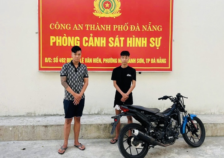 2 thanh niên phóng xe bạt mạng trên phố ở Đà Nẵng. (Ảnh:C.A)